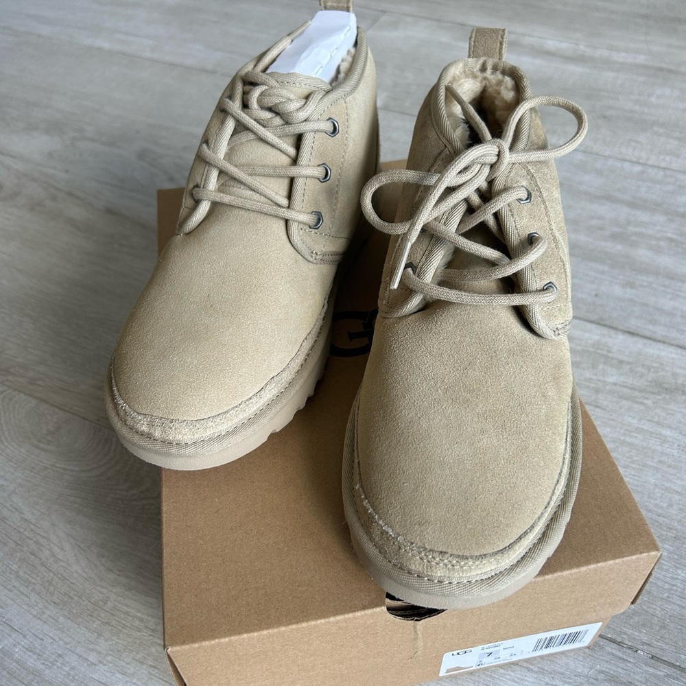 UGG Classic Tan Shoe Box